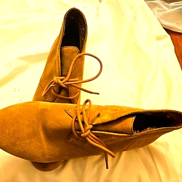 Nine West Shoes Suede Fall Tan brown Lace up Leather 8.5 Comfy wedge heel bootie - Picture 2 of 7